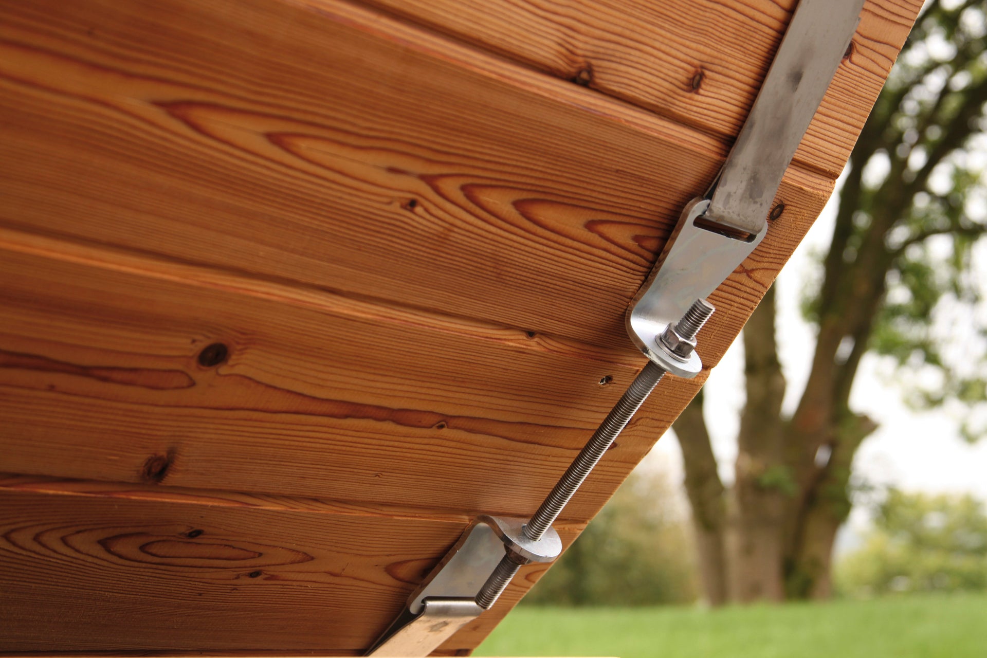 Wolff Finnhaus Saunafass Sena 2333 Thermoholz Bausatz mit schwarzen Dachschindeln