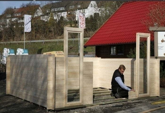 Montage Grillkola 9 de luxe Betongrau inkl. schwarzen Dachschindeln und Grillanlage