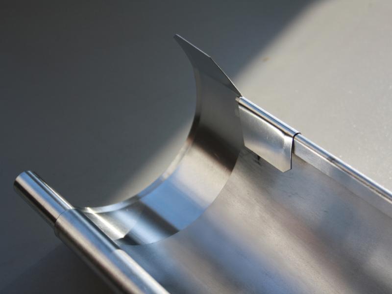 Wolff Finnhaus Alu-Rundrinne für Satteldach bis 1000 cm mit 2 Fallrohren