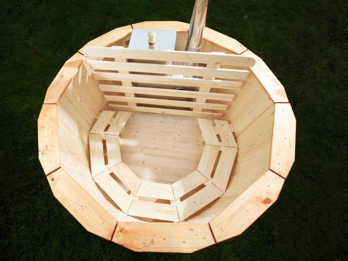 Wolff Finnhaus Badebottich Hot Tub de luxe Eiche mit weißem GFK-Einsatz, integriertem Außenofen