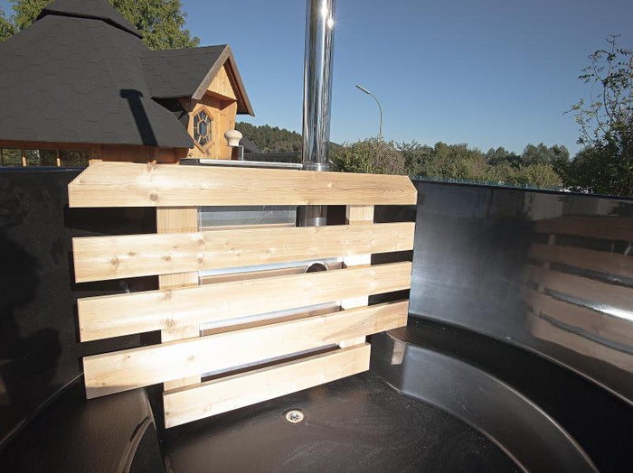 Wolff Finnhaus Badebottich Hot Tub de luxe Eiche mit weißem GFK-Einsatz, integriertem Außenofen