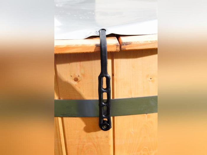 Wolff Finnhaus Badebottich Hot Tub de luxe Hellgrau mit weißem GFK-Einsatz, integriertem Außenofen