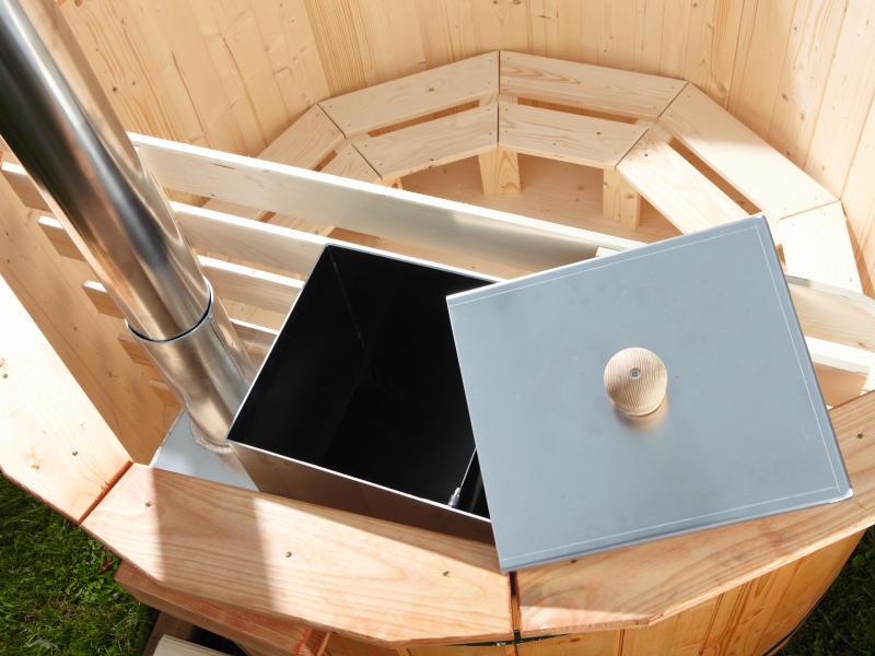 Wolff Finnhaus Badebottich Hot Tub de luxe Hellgrau mit grauem GFK-Einsatz, integriertem Außenofen