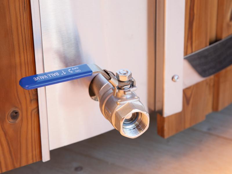 Wolff Finnhaus Badebottich Typ 5, blauer Einsatz, Thermoholz, integr. Edelstahlofen, inkl. Wassermas