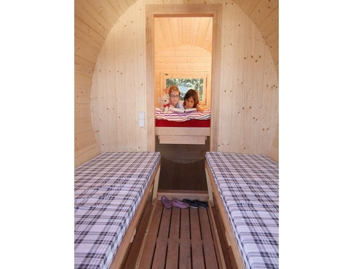 Wolff Finnhaus Campingfass 393, 2-Raum montiert mit schwarzen Dachschindeln