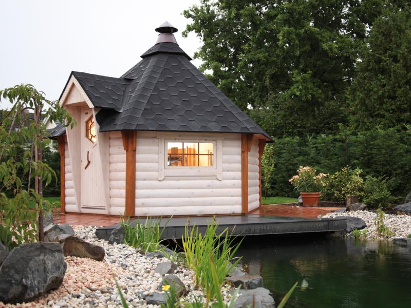 Wolff Finnhaus Grillkota 9 de luxe inkl. schwarzen Dachschindeln