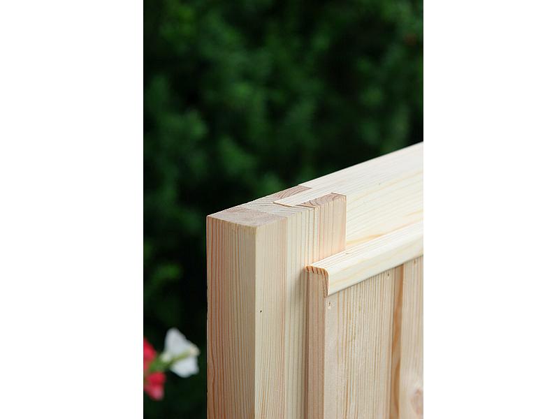 Wolff Finnhaus Grillkota Basic 9 mit Grillanlage schwarze Schindeln und rundem Tisch