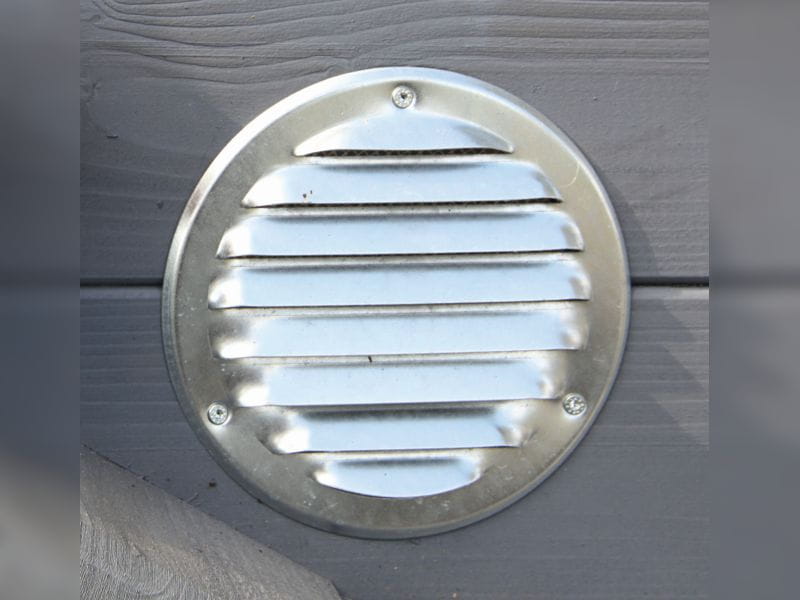 Wolff Finnhaus Saunafass Basic 230 montiert DS schwarz Anstrich Hellgrau