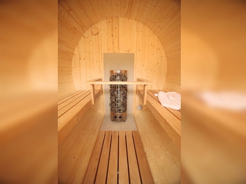 Wolff Finnhaus Saunafass Basic 280 montiert DS schwarz Anstrich Walnuss