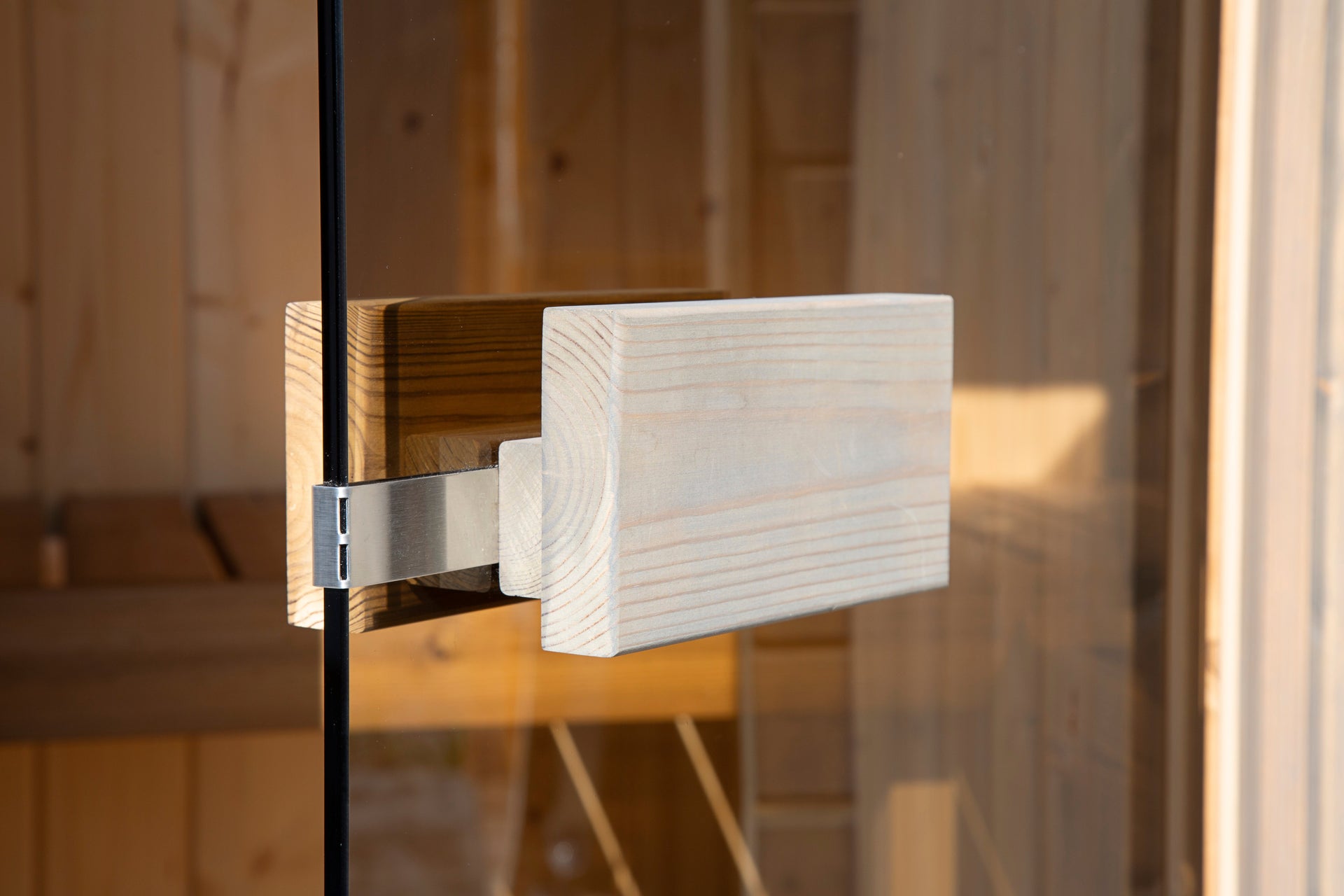 Wolff Finnhaus Saunafass Clas 2113 Bausatz mit schwarzen Dachschindeln